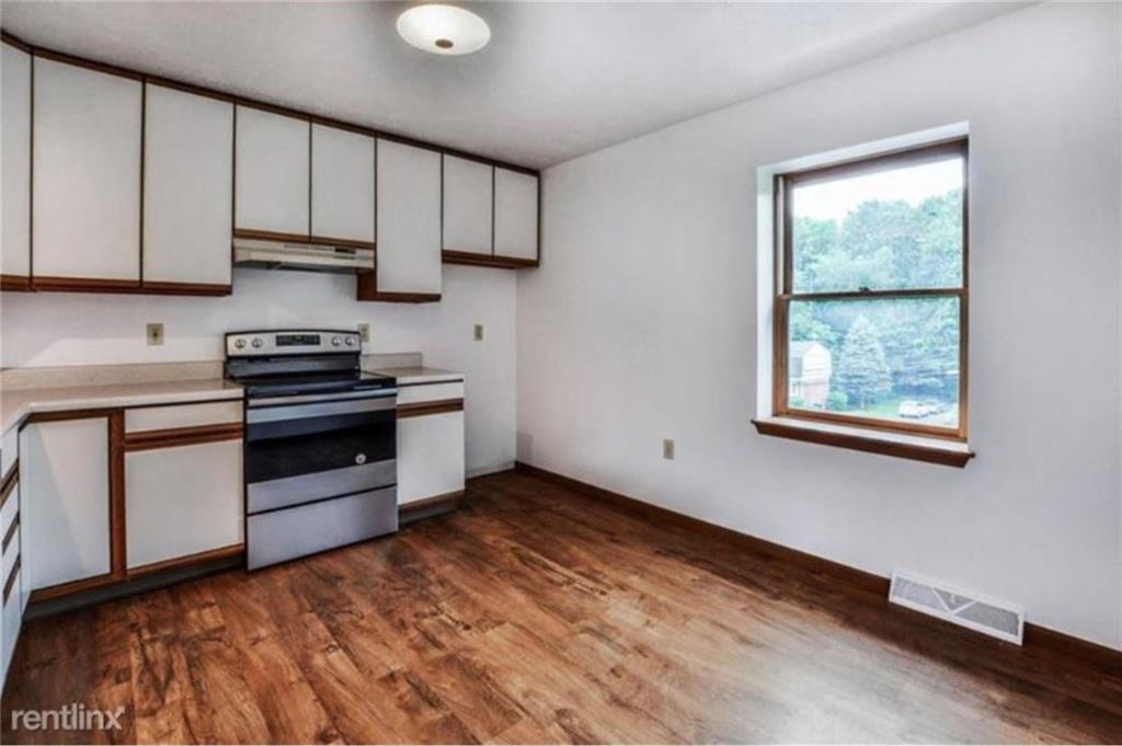9254 Highland Road Pittsburgh, PA 15237 - Photo 4 of 18 Gallery Image 4