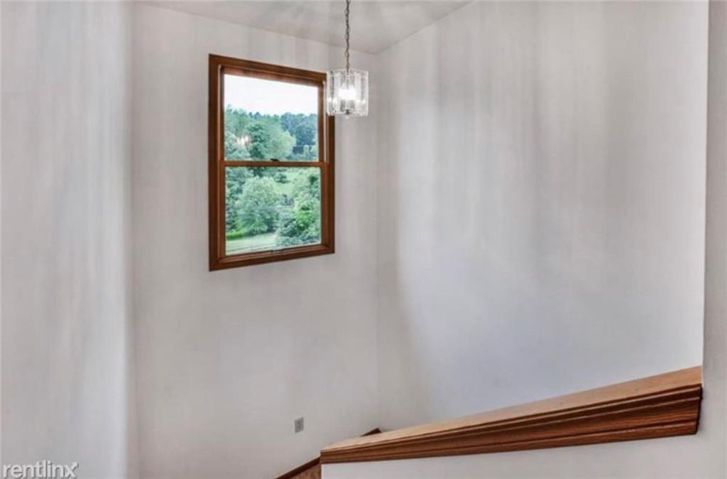 9254 Highland Road Pittsburgh, PA 15237 - Photo 10 of 18 Gallery Image 10