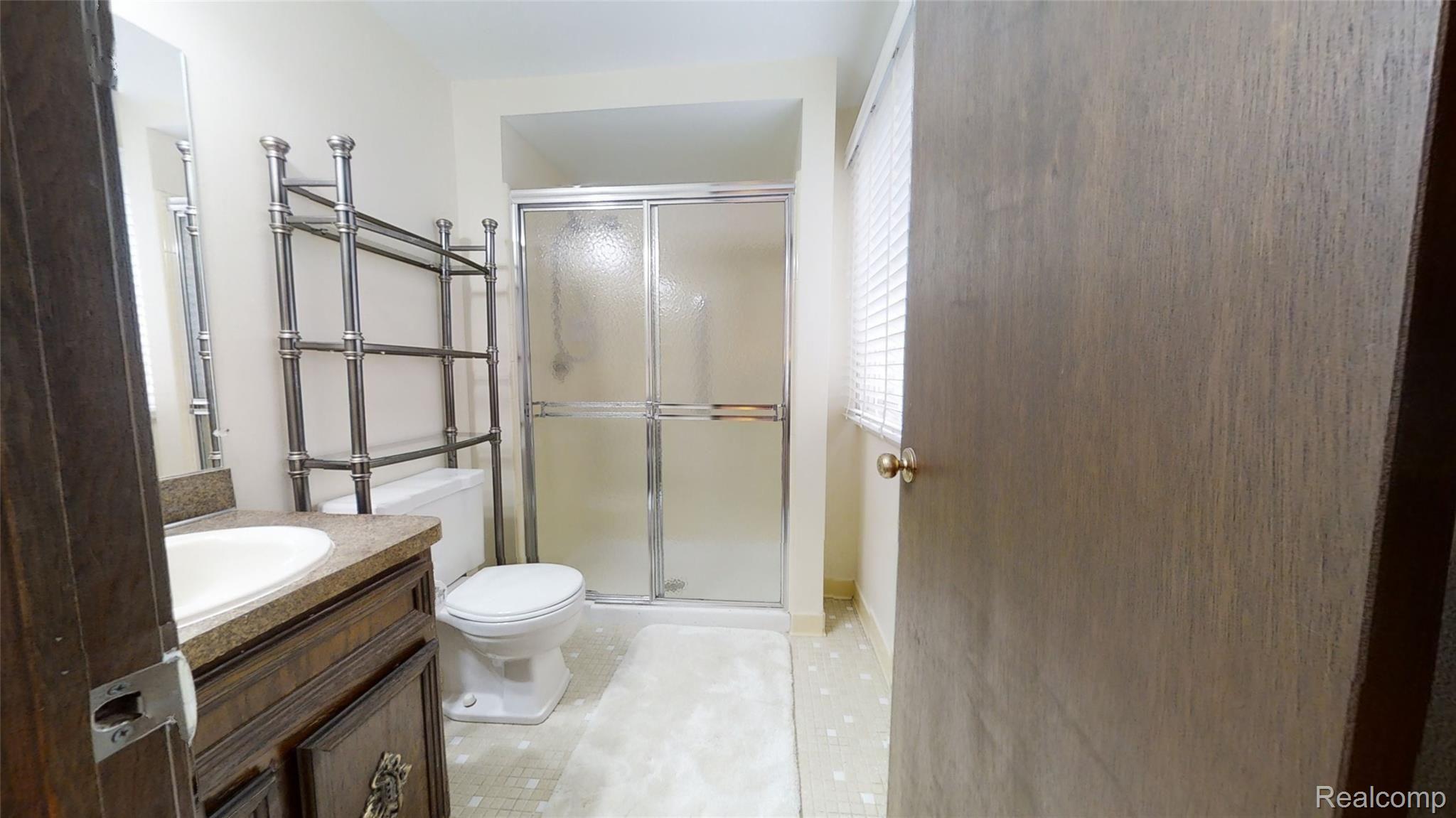 17635 Wayne Road Livonia, MI 48152 - Photo 22 of 31 Master Bath