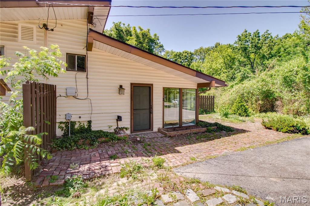 5014 Alicia Drive Alton, IL 62002 - Photo 2 of 32