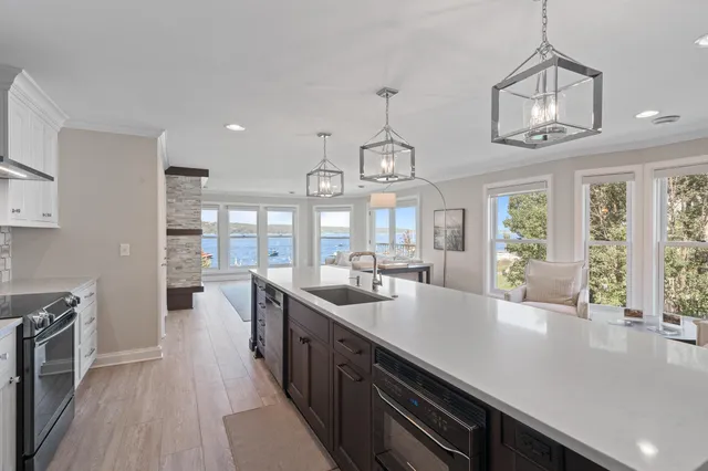 $2,210,000 | 432 Harvard Avenue, Fontana, WI 53125