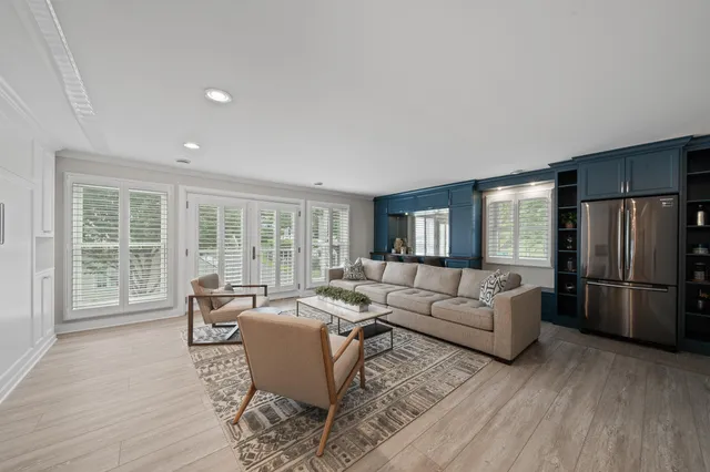 $2,210,000 | 432 Harvard Avenue, Fontana, WI 53125