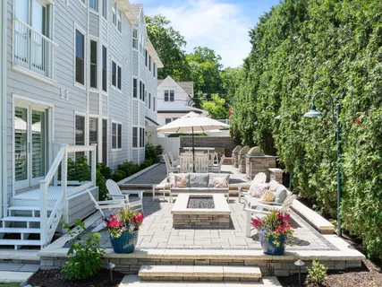 $2,210,000 | 432 Harvard Avenue, Fontana, WI 53125