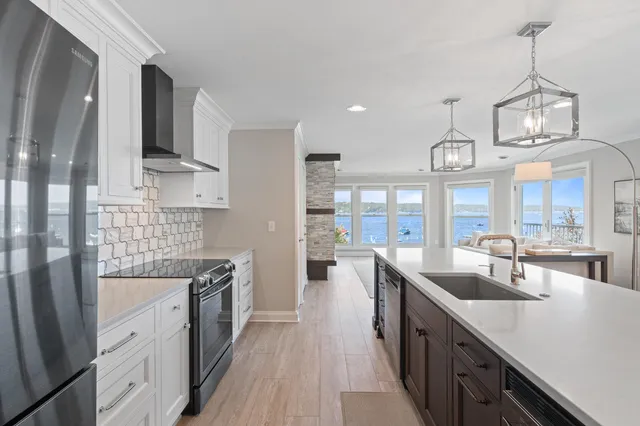 $2,210,000 | 432 Harvard Avenue, Fontana, WI 53125