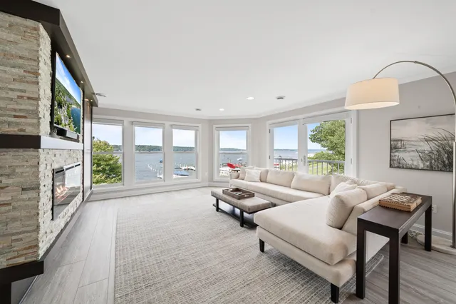 $2,210,000 | 432 Harvard Avenue, Fontana, WI 53125