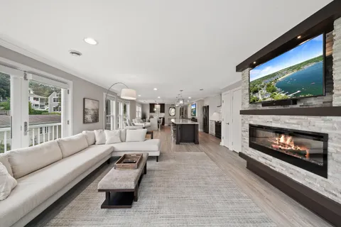 $2,210,000 | 432 Harvard Avenue, Fontana, WI 53125