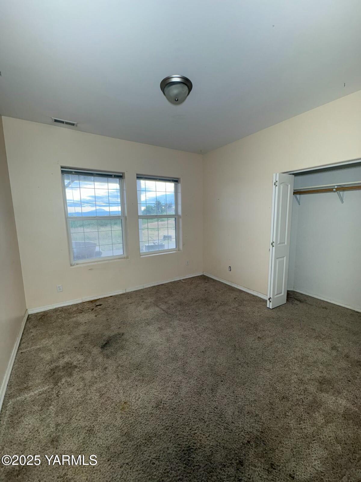 359 Riggins Road Wapato, WA 98951 - Photo 14 of 16 an empty room with windows