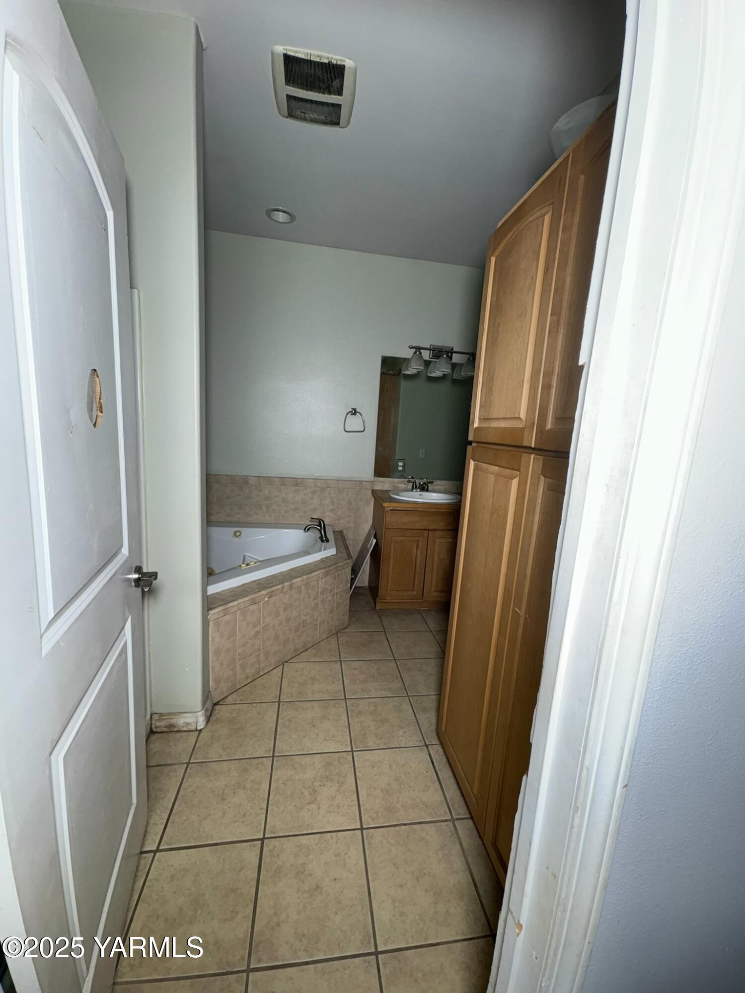 359 Riggins Road Wapato, WA 98951 - Photo 15 of 16 a bathroom with a sink a toilet and a shower