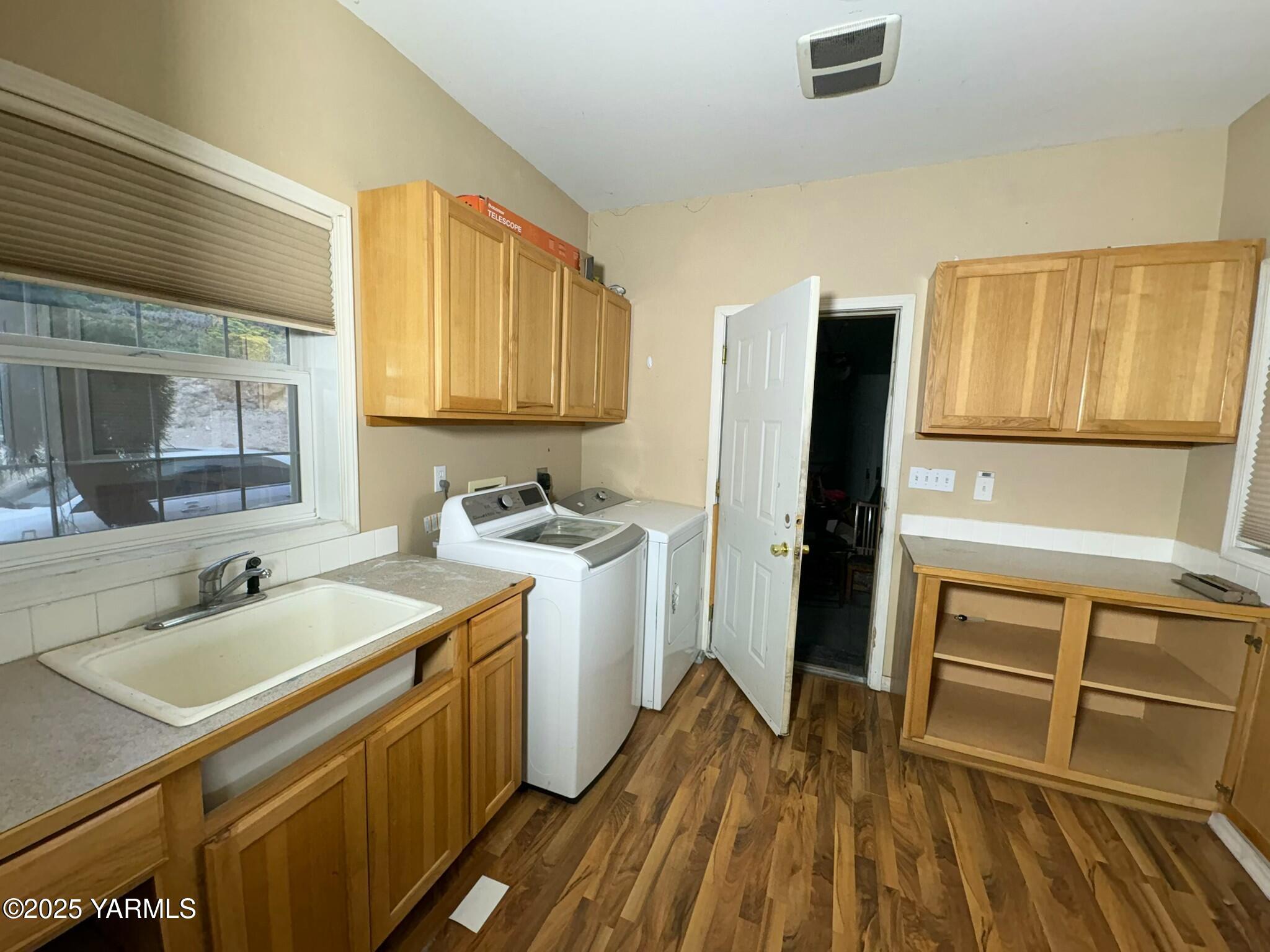 359 Riggins Road Wapato, WA 98951 - Photo 10 of 16 a room with a sink and a wooden floor