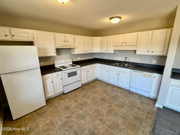 $1,200 | 2140 Sanibelle Lane, Unit B, Greenville, NC 27834