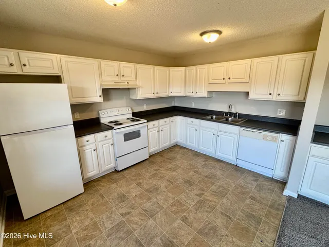 $1,200 | 2140 Sanibelle Lane, Unit B, Greenville, NC 27834