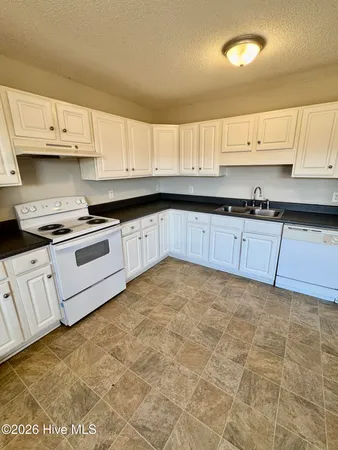 $1,200 | 2140 Sanibelle Lane, Unit B, Greenville, NC 27834