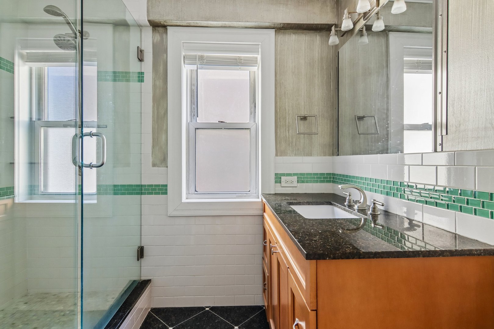 2909 North Sheridan Road, Unit 1201 Chicago, IL 60657 - Photo 17 of 32