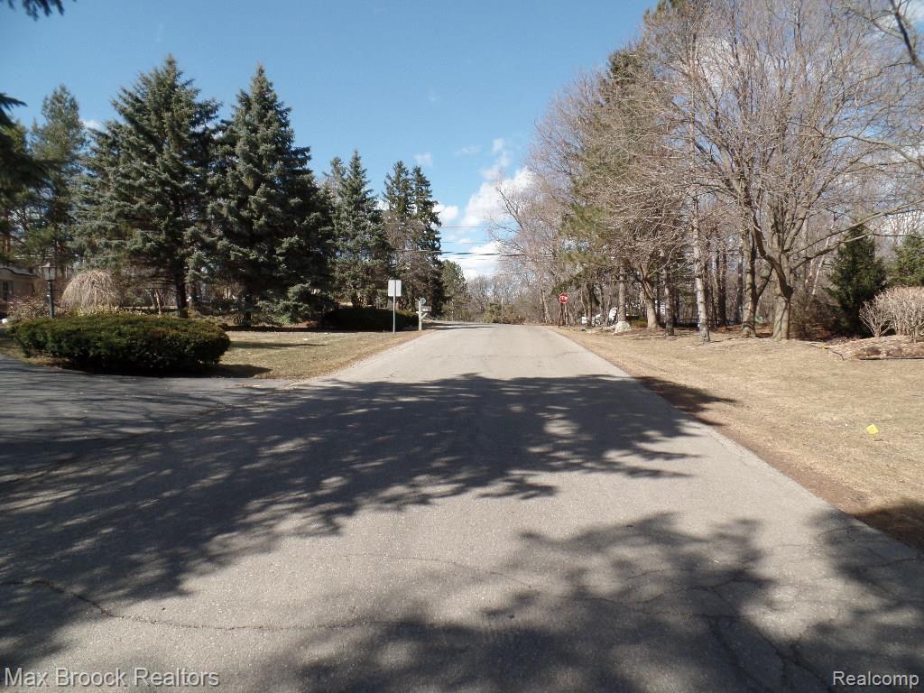 4026 Nearbrook Road Bloomfield Hills, MI 48302 - Photo 51 of 52 085.jpg