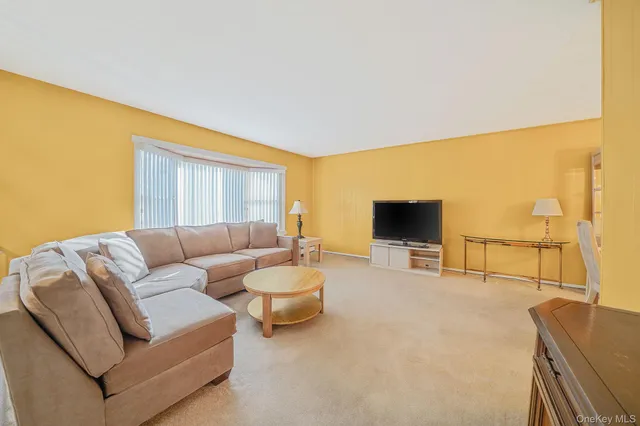 $629,000 | 126 West 3rd Street, Deer Park, NY 11729