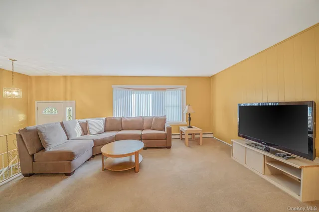 $629,000 | 126 West 3rd Street, Deer Park, NY 11729