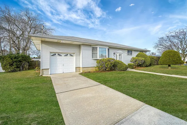 $629,000 | 126 West 3rd Street, Deer Park, NY 11729