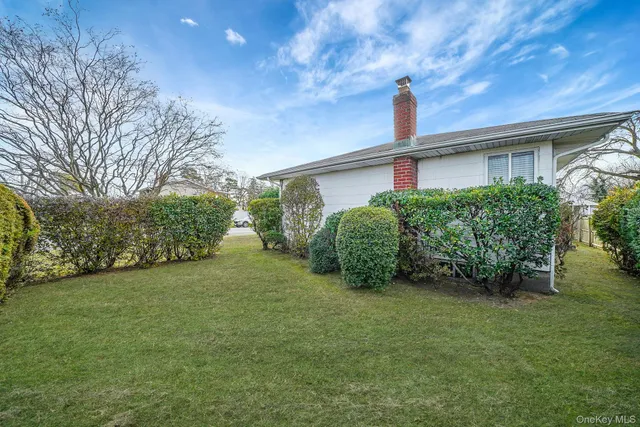 $629,000 | 126 West 3rd Street, Deer Park, NY 11729