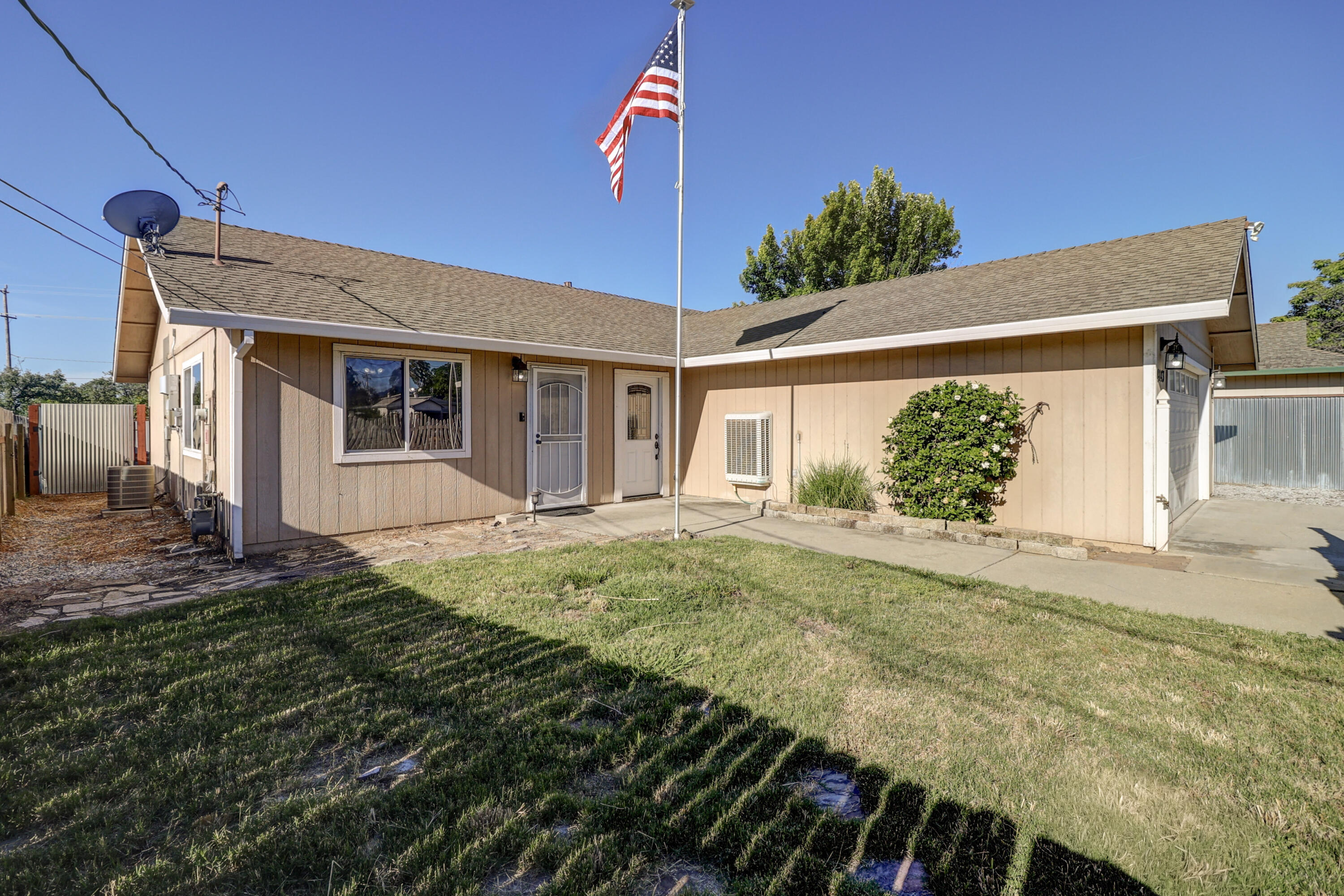 4143 St Patricks Avenue Redding, CA 96003 - Photo 4 of 38 4-IMG_2310_1_2_3_4