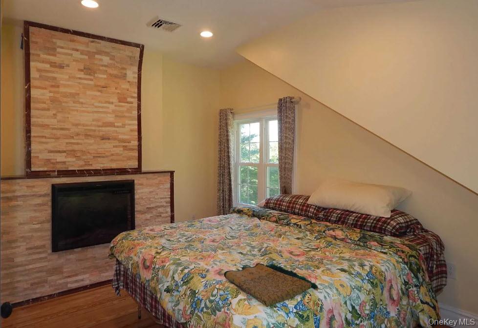 9 Tower Hill Road Shoreham, NY 11786 - Photo 14 of 41 En Suite 3 with fireplace, walk in closet