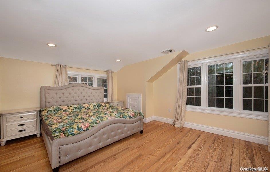 9 Tower Hill Road Shoreham, NY 11786 - Photo 17 of 41 En Suite 4 with access to Bedroom 6