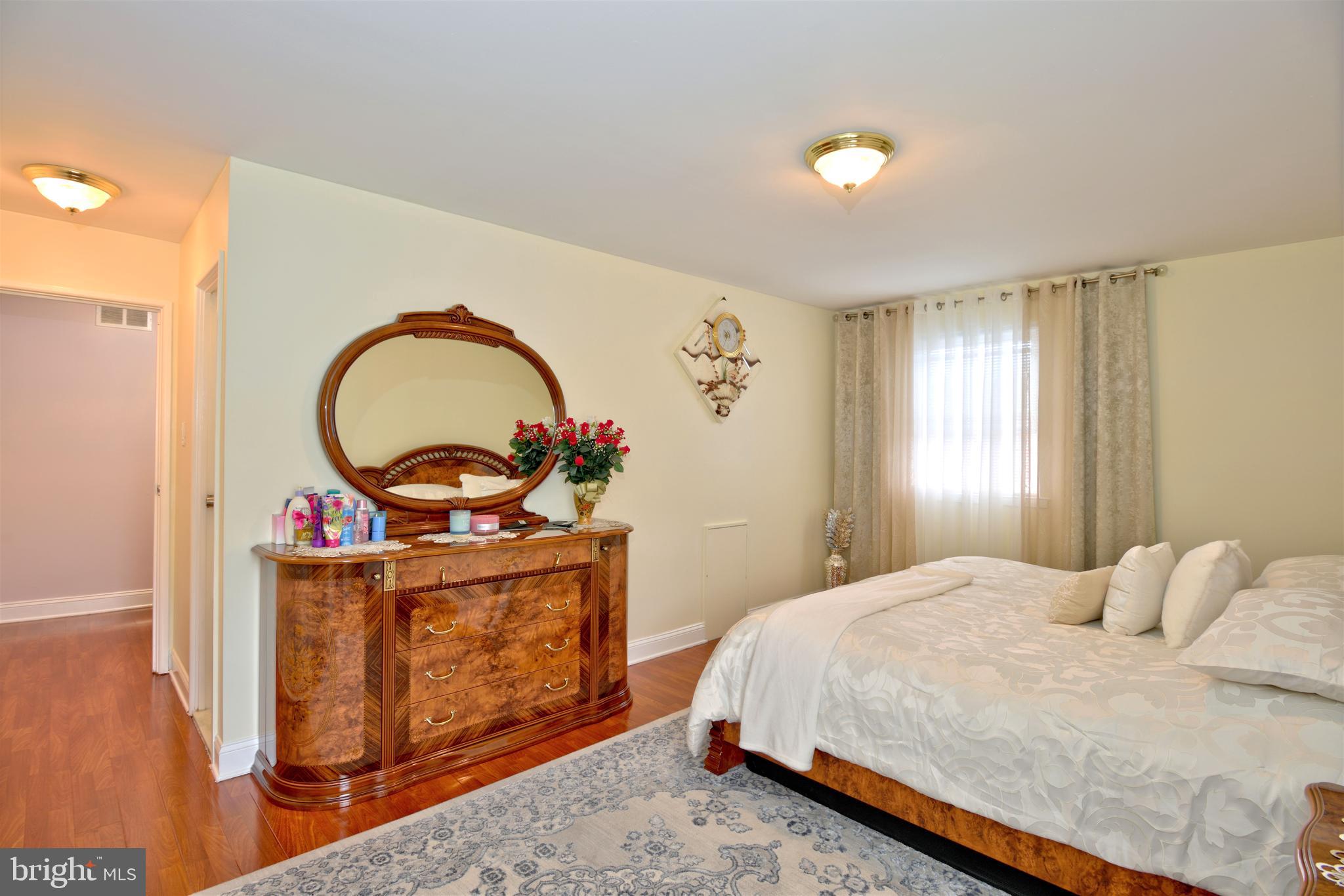 11945 Dumont Road Philadelphia, PA 19116 - Photo 14 of 29 Gallery Image 14