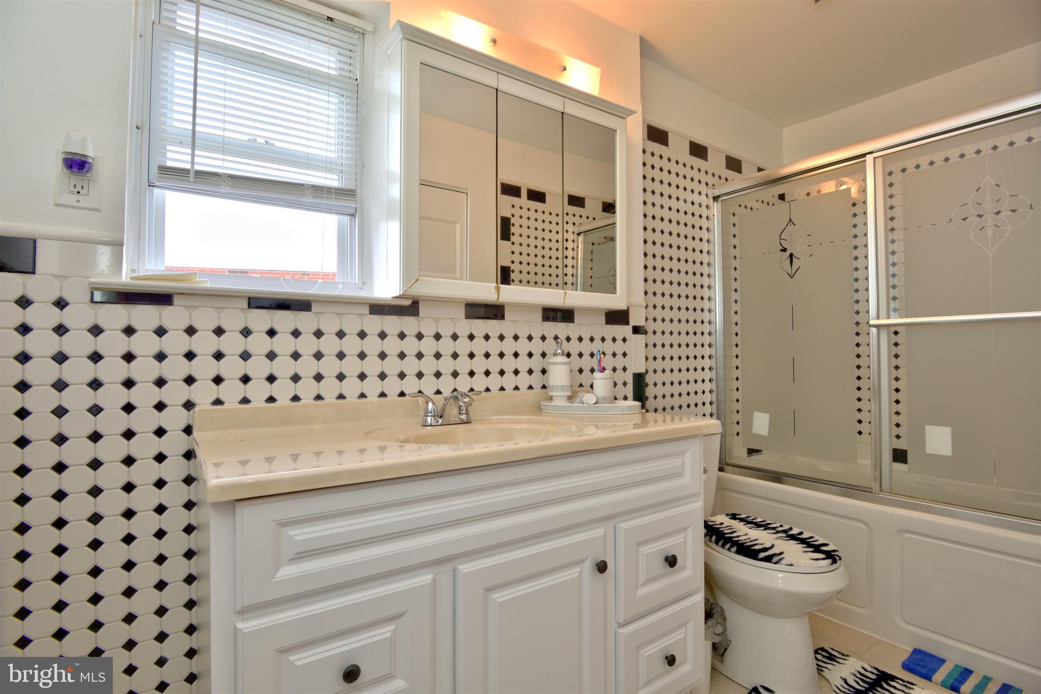 11945 Dumont Road Philadelphia, PA 19116 - Photo 19 of 29 Gallery Image 19