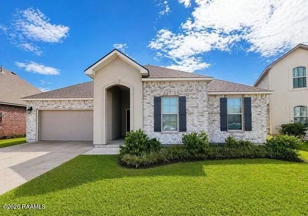 $2,100 | 115 Rue Chateau Royal Drive, Youngsville, LA 70592