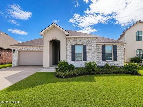 $2,100 | 115 Rue Chateau Royal Drive, Youngsville, LA 70592