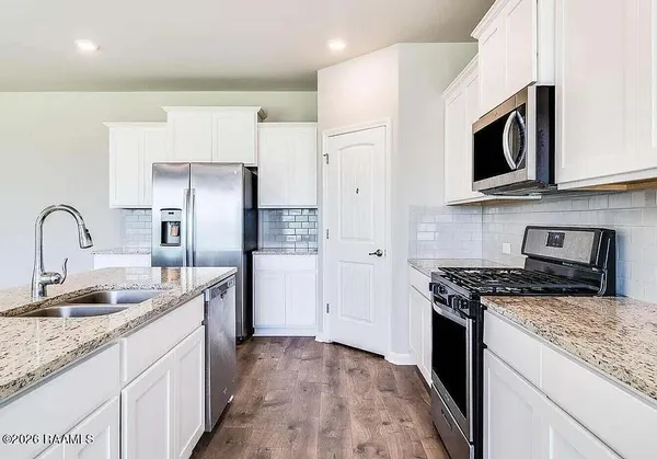 $2,100 | 115 Rue Chateau Royal Drive, Youngsville, LA 70592