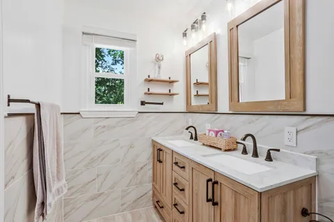 $1,250,000 | 11117 Whisperwood Lane, North Bethesda, MD 20852