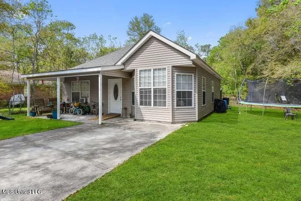 $1,550 | 6118 East Benton Street, Bay St. Louis, MS 39520