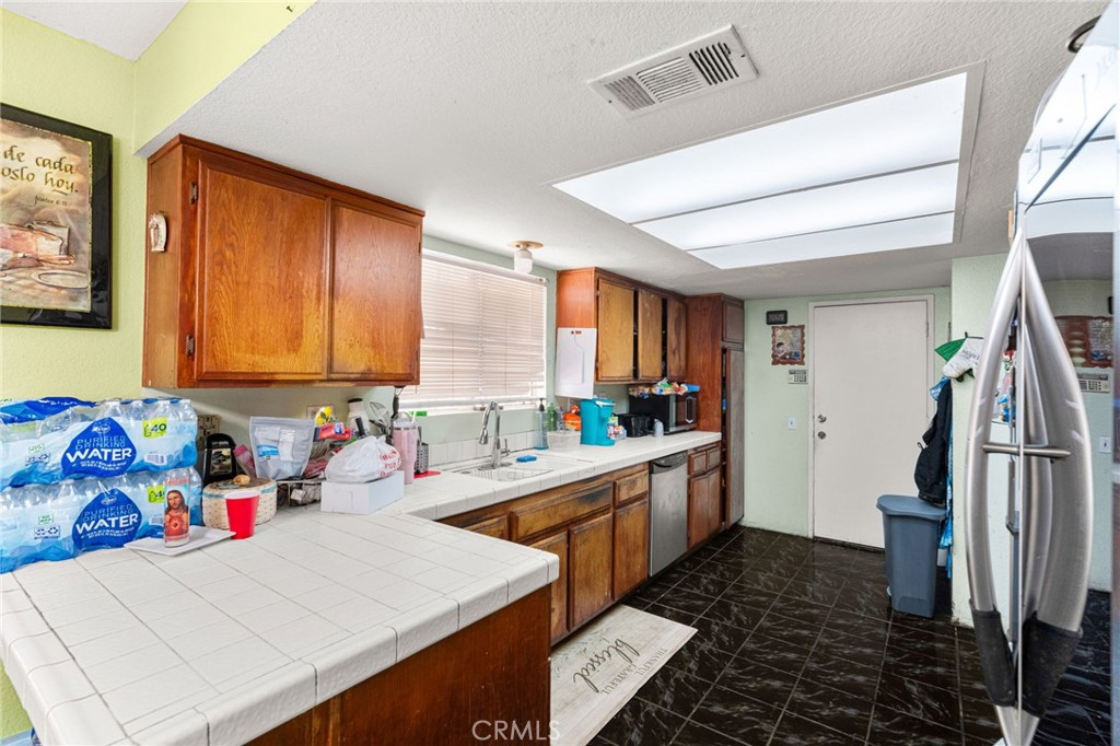 14134 Orizaba Avenue Paramount, CA 90723 - Photo 9 of 24