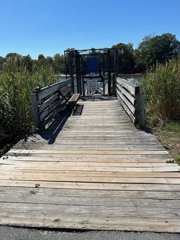a view of sitting area with furniture