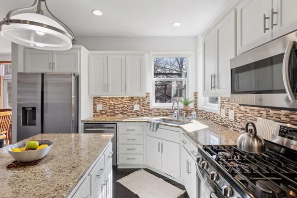 $775,000 | 2536 North Saunders Lake Drive, Minnetrista, MN 55364