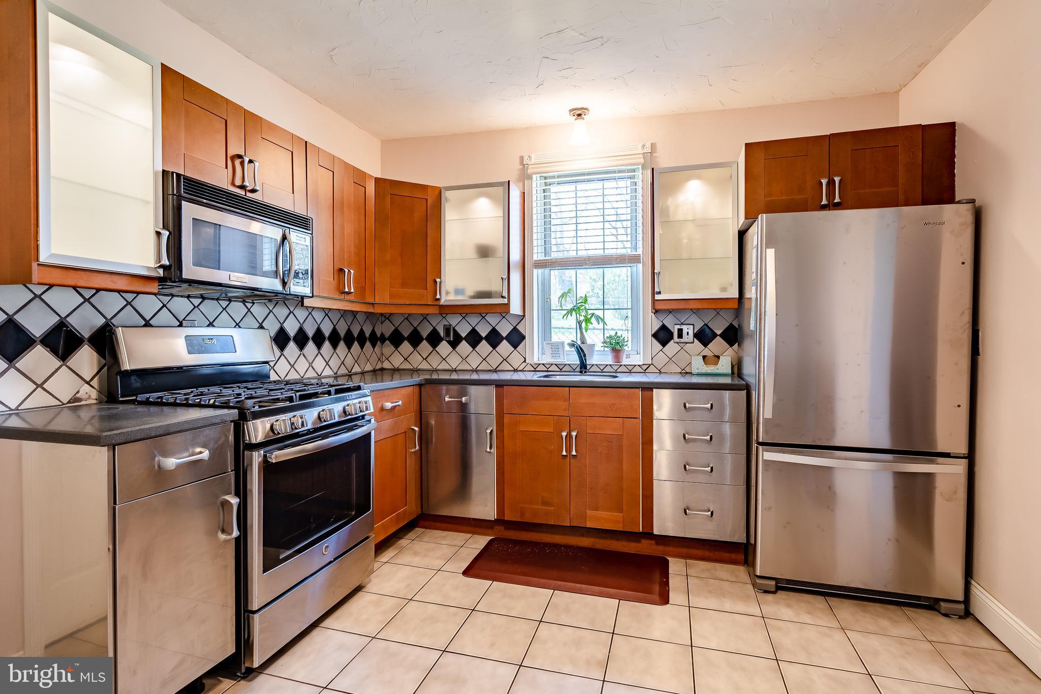 1044 Township Line Road Phoenixville, PA 19460 - Photo 2 of 25 Kitchen- Propane cooking