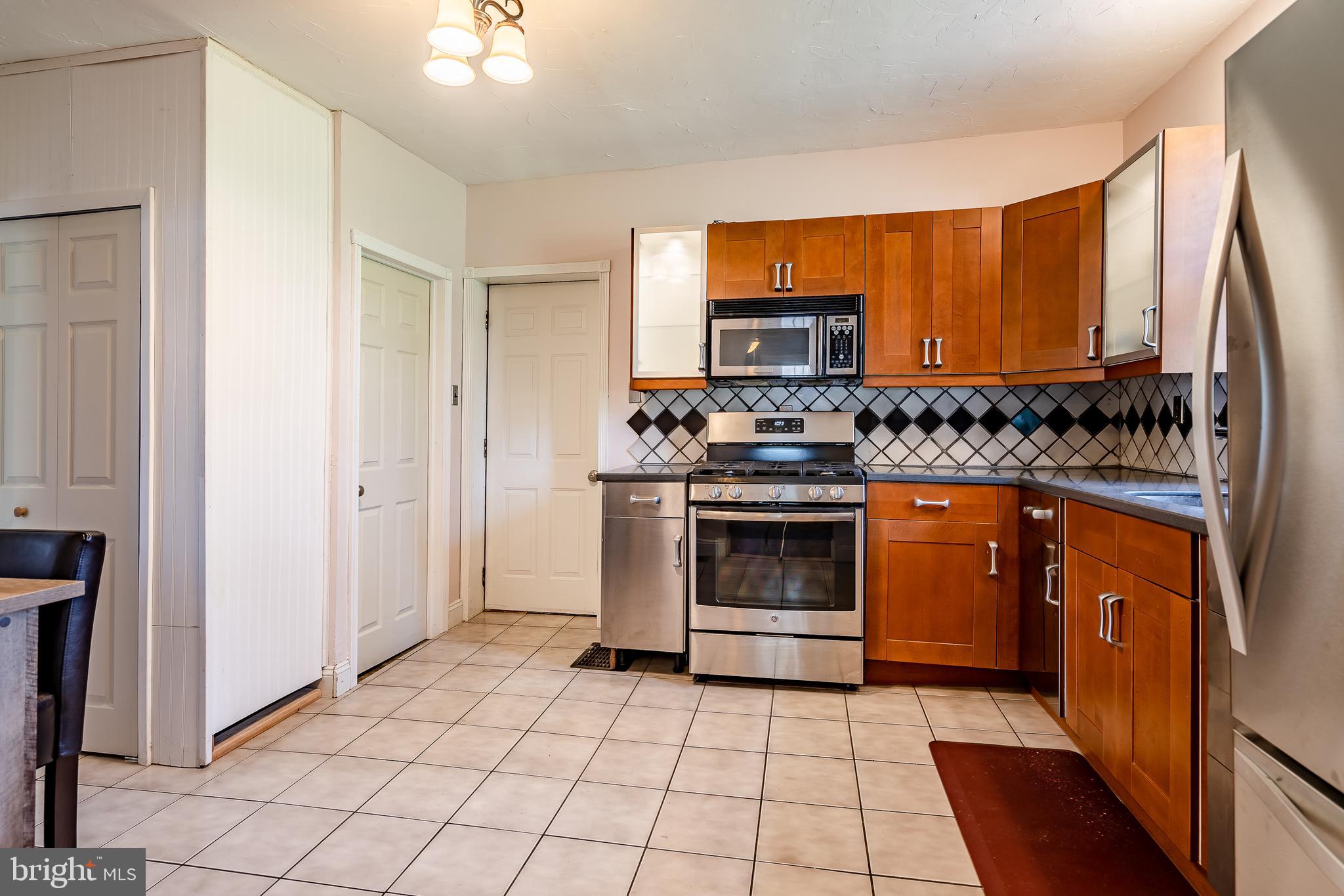 1044 Township Line Road Phoenixville, PA 19460 - Photo 3 of 25 Kitchen