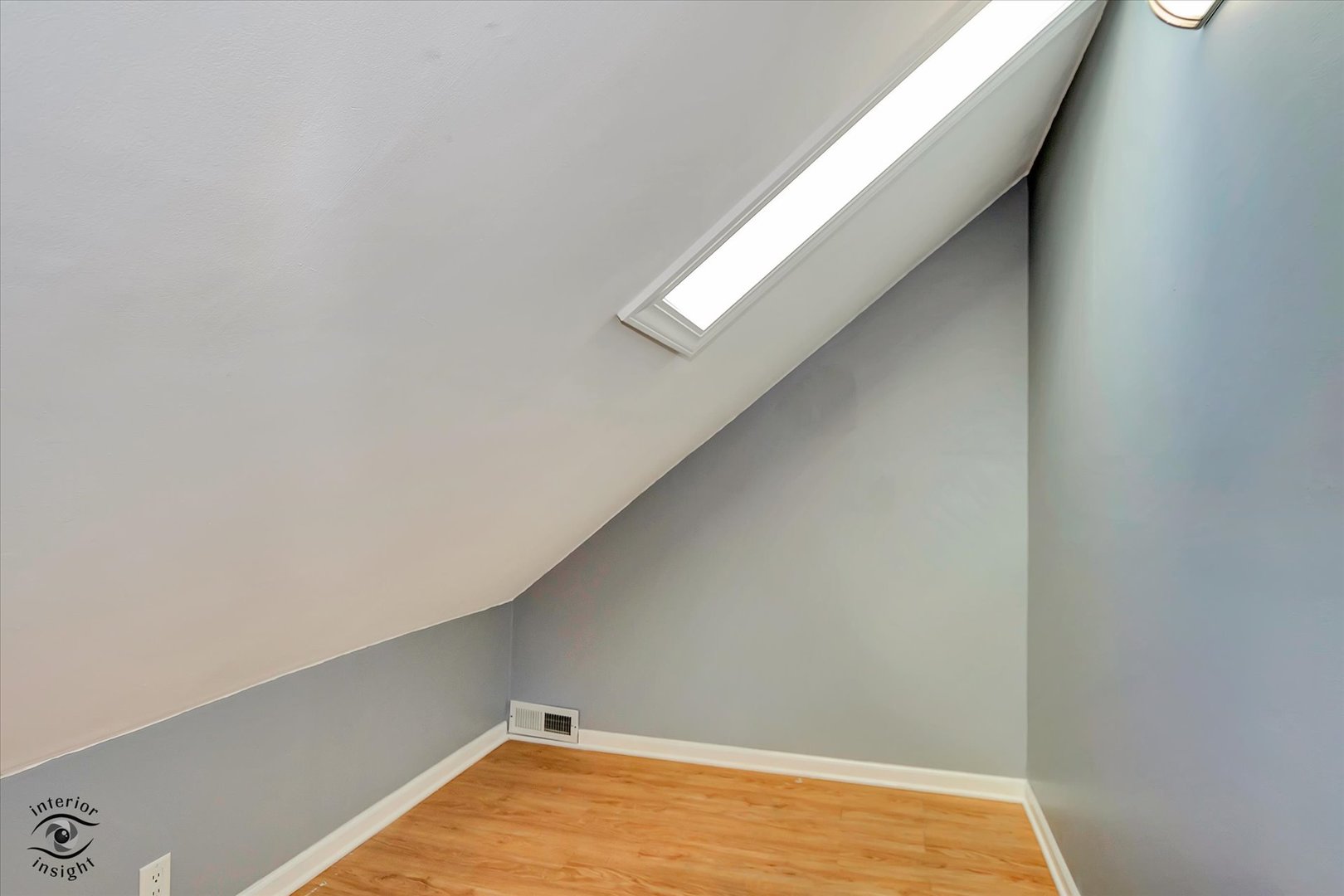 7515 West 61st Street Summit, IL 60501 - Photo 19 of 32 a view of a big room with wooden floor and white walls