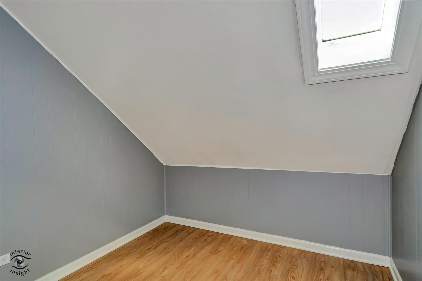 7515 West 61st Street Summit, IL 60501 - Photo 20 of 32 a view of a small space with wooden floor and a window