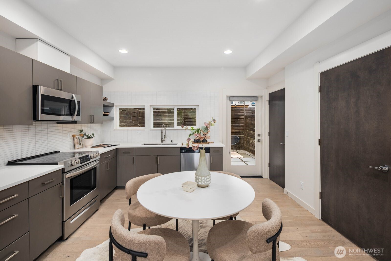 3912 Southwest Brandon Street Seattle, WA 98136 - Photo 6 of 25