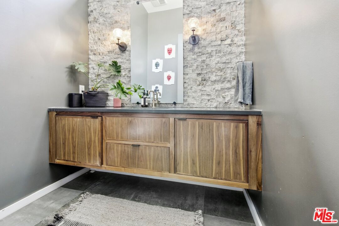 1506 Walnut Avenue Venice, CA 90291 - Photo 12 of 29