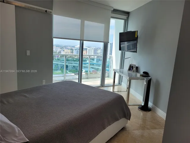 $579,900 | 350 South Miami Avenue, Unit 2714, Miami, FL 33130