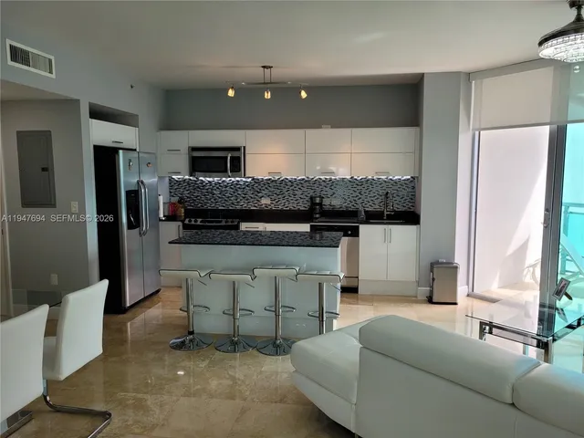 $579,900 | 350 South Miami Avenue, Unit 2714, Miami, FL 33130