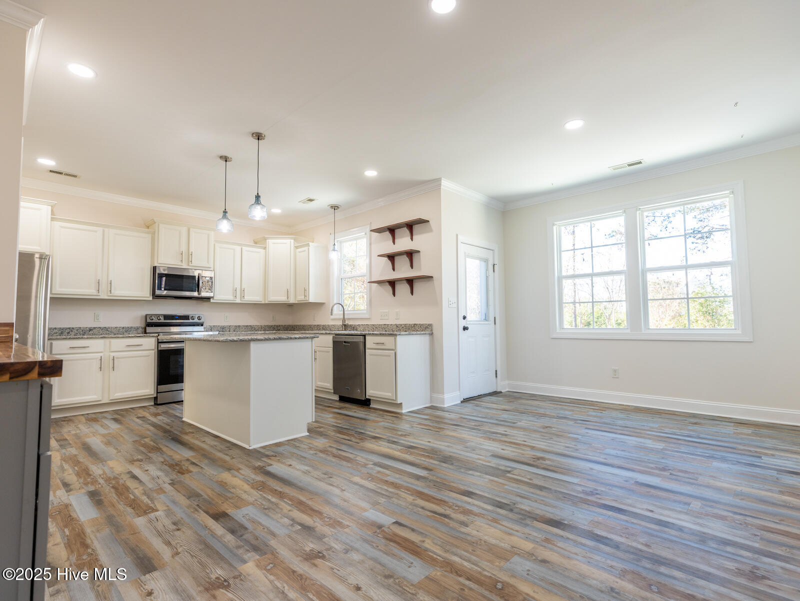 211 Cheswick Drive Holly Ridge, NC 28445 - Photo 15 of 65 Kitchen & nook