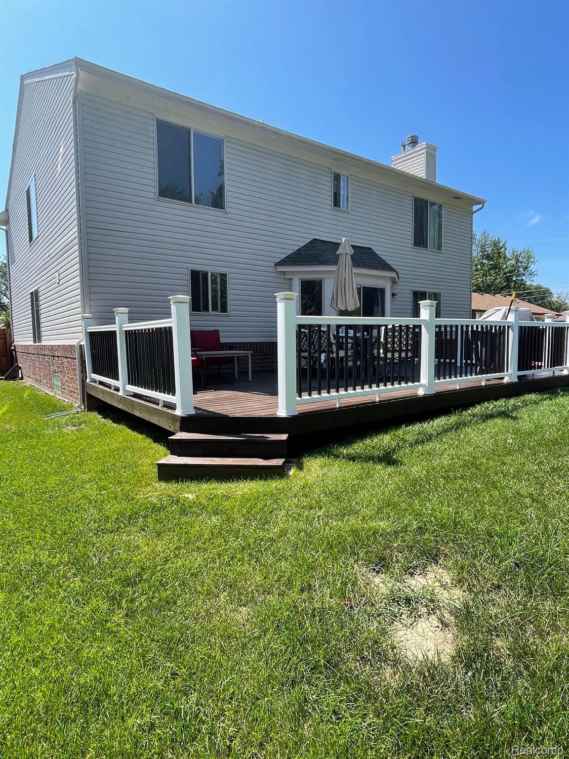2111 Elmcrest Road Sterling Heights, MI 48310 - Photo 34 of 36 Brand New Deck