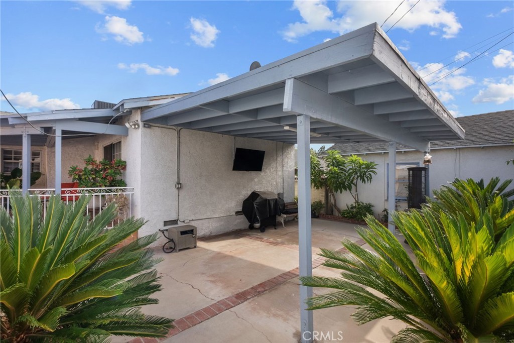 622 Griffith Street San Fernando, CA 91340 - Photo 31 of 35 a view of a entryway door of the house