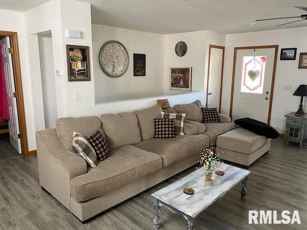 $515,000 | 12043 East 2170th Road, Marshall, IL 62441