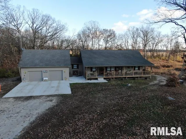 $515,000 | 12043 East 2170th Road, Marshall, IL 62441