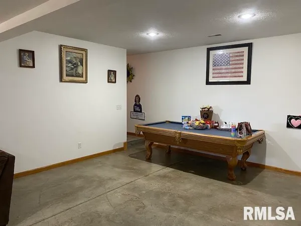 $515,000 | 12043 East 2170th Road, Marshall, IL 62441