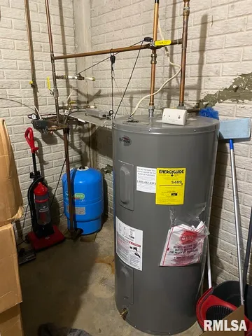 $515,000 | 12043 East 2170th Road, Marshall, IL 62441